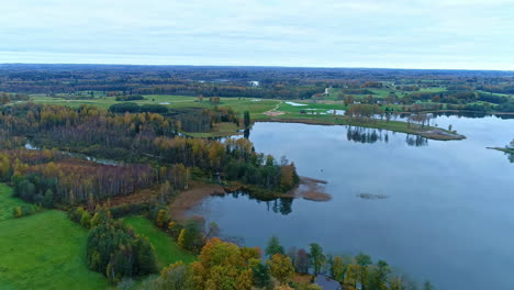 Aéreo-Natural-Lago-De-Agua-Dulce-Verde-Naturaleza-Bosque-Maravilloso-Paisaje