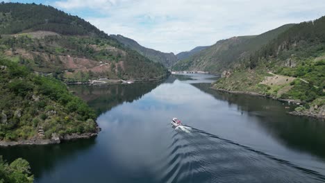 Boat-Sails-through-Sil-Canyon-River-in-Ribeira-Sacra,-Galicia,-Spain---Aerial-4k