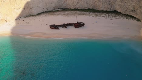 Luftaufnahme-Des-Navagio-Strandes-Auf-Der-Insel-Zakynthos-In-Griechenland