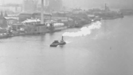 View-from-Moving-Train-of-Hudson-River-in-New-York-City-in-the-1930s