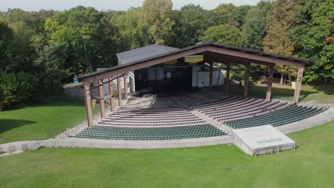 Meadow-Brook-Amphitheater-In-Der-Luftaufnahme,-Rochester,-Michigan,-USA