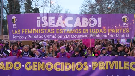 Miles-De-Personas-Marchan-Mientras-La-Comisión-8m-Encabeza-Una-Manifestación-En-El-Día-Internacional-De-La-Mujer.