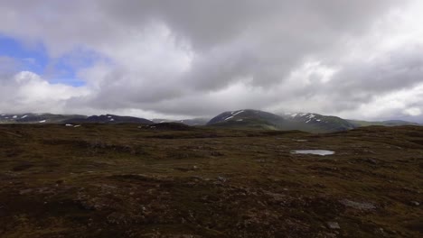 Luftaufnahme-Eines-Gebirgspasses-In-Norwegen