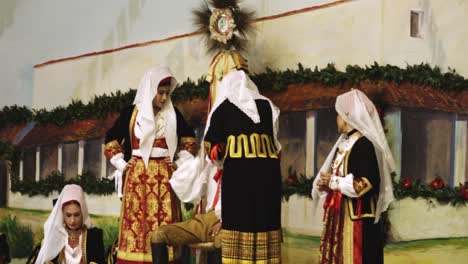 Ritual-Dressing-Von-Su-Composidori,-Sartiglia-Fest,-Oristano,-Sardinien,-Italien,-Europa