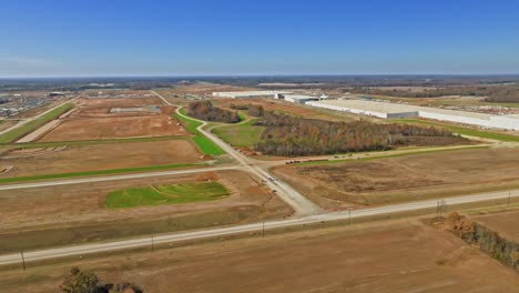 Panorámica-Aérea-De-La-Ciudad-Blueoval-De-Ford-En-Stanton,-Tennessee,-Que-Muestra-La-Escala-Del-Megacampus.