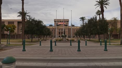 Time-lapse-video-of-Arizona-state-capitol-building-in-Phoenix,-Arizona-with-people-walking