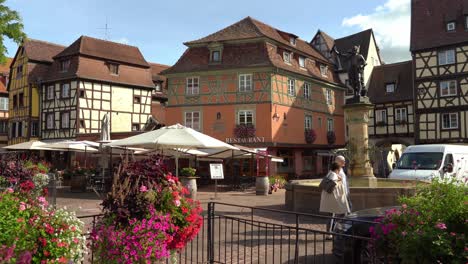 Statue-In-Der-Altstadt-In-Der-Nähe-Der-Plaza-De-La-Antigua-Aduana