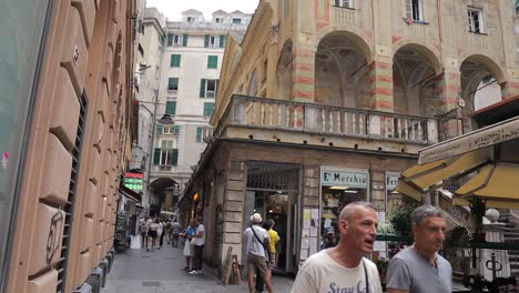 Piazza-San-Matteo-in-Genoa,-Italy