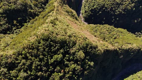 Imágenes-De-Arriba-Hacia-Abajo-De-Un-Valle-Con-Jungla-En-Luzón,-Norte-De-Filipinas