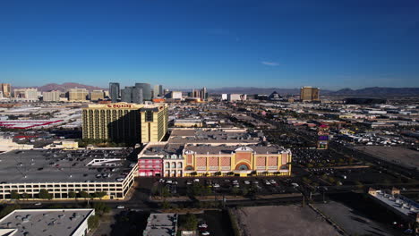 Las-Vegas-Nv-Usa,-Toma-De-Drones-Del-Horizonte-Del-Paisaje-Urbano,-Tráfico-Vecinal-Y-Edificios
