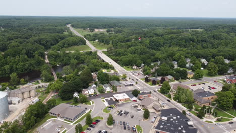 Newaygo-Fremont-Michigan-Drone-Imágenes-Aéreas-Del-Centro-De-Los-Edificios-Paisaje-Urbano