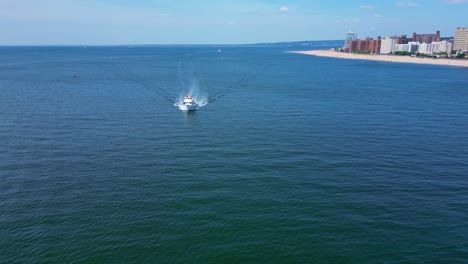 Sailboat-cutting-through-the-ocean-water-alongside-Brighton-Beach