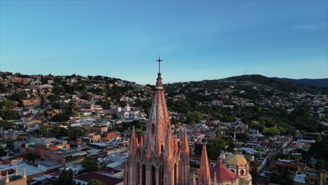 Traveling-back-drone-movement-over-San-Miguel-de-Allende's-center