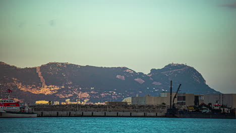 Frühmorgens-Industrieller-Seehafen,-Straße-Von-Gibraltar,-Zeitraffer-Sonnenaufgang