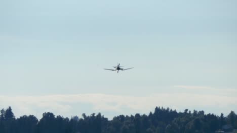 Avión-De-Combate-Corsario-F4u-7-Volando-En-El-Salón-Aeronáutico-De-Abbotsford-2023---Espacio-De-Copia