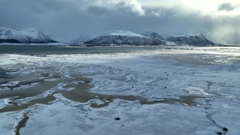 Hermosos-Patrones-De-Hielo-En-El-Mar-De-Barents,-En-El-Norte-De-Noruega,-Sobre-El-Círculo-Polar-ártico.