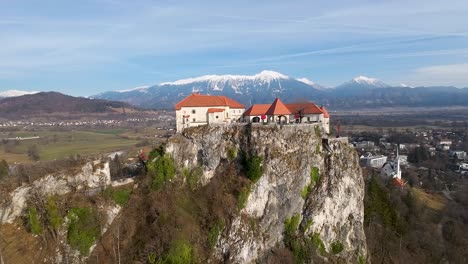 Tiro-Inclinado-Hacia-Arriba-De-La-Fortaleza-De-Bled-En-Eslovenia