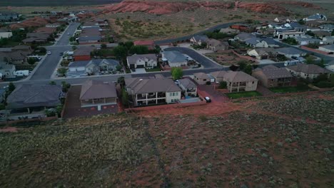 Casas-En-El-Pueblo-De-Hurricane-City,-Utah---Toma-Aérea-Con-Drones