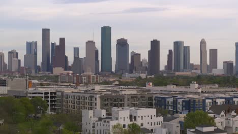 Abstieg-Per-Drohne-Von-Der-Innenstadt-Houstons-Zum-Buffalo-Bayou