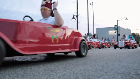 Die-Parade-Der-Ainad-Shriners-In-Belleville,-Illinois