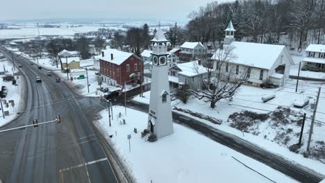 Brecha,-Plaza-De-La-Ciudad-De-Pensilvania-Durante-La-Nieve-Del-Invierno