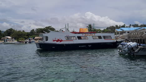 Boats-in-Caticlan-Port,-Panay-Island,-Philippines,-Transport-to-Boracay-Island