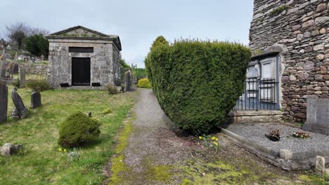 Alter-Friedhof-Mit-Krypta-In-Co-Kilkenny,-Irland