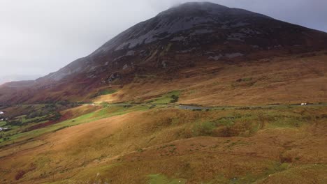 Drohnenaufnahmen-Von-Sanften-Hügeln-In-Donegal,-Irland