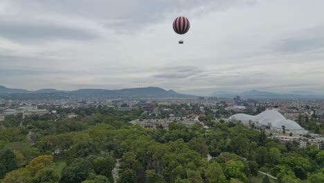 Hot-Air-Balloon-Tourist-Attraction-in-Budapest,-Hungary---Aerial-4k-Pedestal