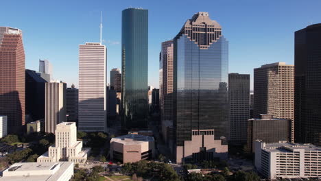 Wolkenkratzer-In-Der-Innenstadt-Und-Das-Rathaus-Von-Houston,-Luftaufnahme,-Texas,-USA