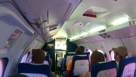 Vista-Desde-El-Interior-Del-Avión-Chárter-Bae-Jetstream-32-Que-Hace-La-Conexión-Santo-Tomé-Y-La-Isla-Príncipe,-África