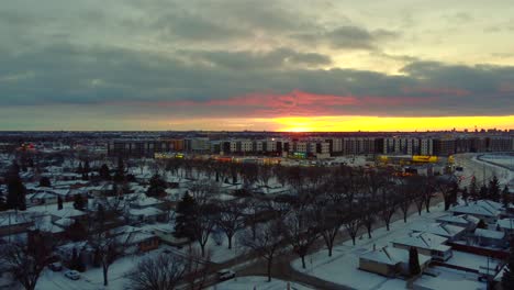 Wunderschöne-Winter-Luftaufnahmen-Der-Stadt-Winnipeg,-Kanada