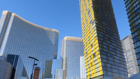 Edificio-Del-Hotel-Waldorf-Astoria-De-5-Estrellas-Y-Aria-Hotel-Casino-Resort,-Las-Vegas,-Nevada,-EE.UU.