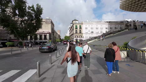 Hermosa-Joven-Caminando-Setas-En-Sevilla-España-Cámara-Lenta