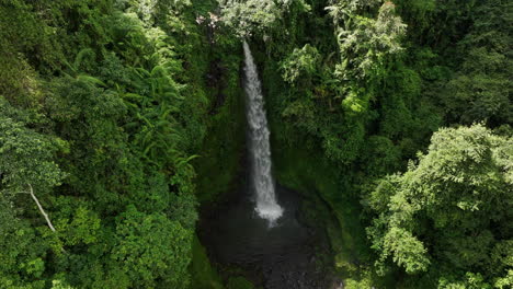 Tiu-Teja-Waterfall-on-Lombok-Island,-Indonesia