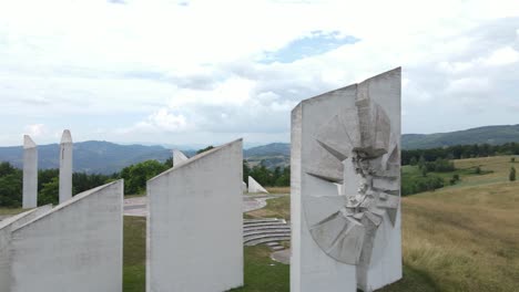 Kadinjaca-Denkmal-Des-Zweiten-Weltkriegs,-Serbien