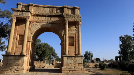 Triumphal-Arch-of-Diocletian-In-Subaytilah,-Tunisia