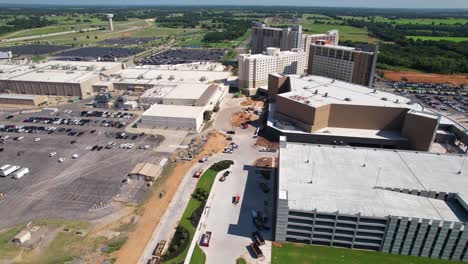 Este-Es-Un-Video-Aéreo-Del-Casino-Winstar-World-En-Thackerville,-Oklahoma,-Con-Un-Estilo-De-Punto-De-Interés-Que-Gira-En-El-Sentido-De-Las-Agujas-Del-Reloj.