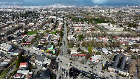 Calles-Y-Carreteras-De-La-Ciudad-En-Victoria-Dr-Y-El-área-De-Kingsway-En-Vancouver,-Canadá---Disparo-De-Drones