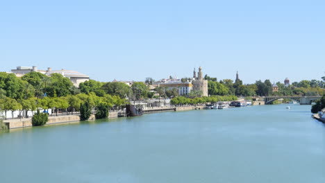 Alfonso-XIII-Canal-scene-on-sunny-day,-Seville,-Spain