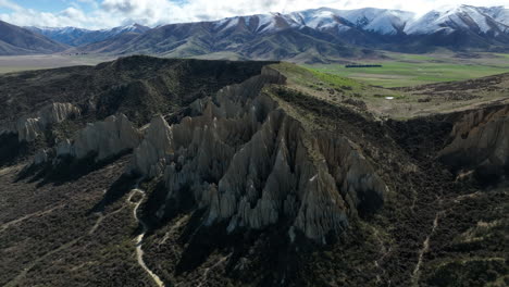 Omarama-Clay-Cliffs-Ubicación-Turística-En-La-Isla-Sur-De-Nueva-Zelanda