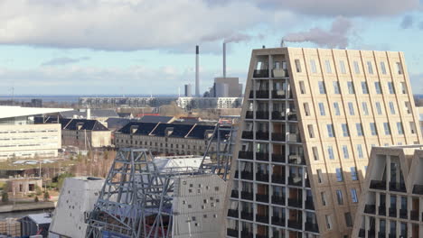 Drone-reveal-shot-of-new-Amager-Bakke-waste-to-energy-power-plant,-Copenhagen