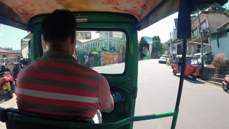 Montar-En-Un-Taxi-Tuk-tuk-Auto-Rickshaw-En-Sri-Lanka