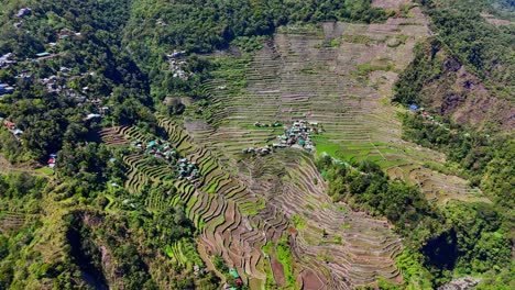 Drohnenaufnahmen-Der-Berühmten-Batad-Reisterrassen-Im-Norden-Der-Philippinen