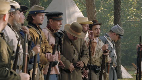 Confederate-Soldiers-Line-Up