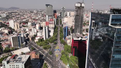 Marsch-Zum-Frauentag-Auf-Dem-Paseo-De-La-Reforma,-CDMX