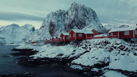 Vista-Aérea-Del-Hermoso-Paisaje-De-Las-Islas-Lofoten-Durante-El-Invierno