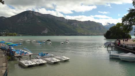 Annecy-lake-has-a-lot-of-options-to-water-sport
