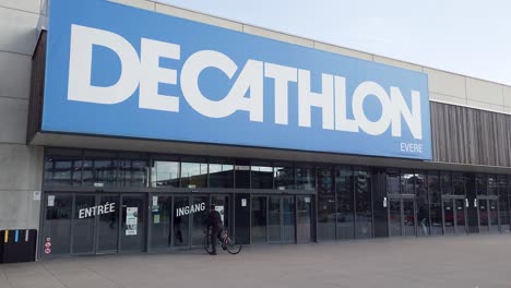 Exterior-building-view-of-sporting-goods-retailer-Decathlon-in-Evere---Belgium