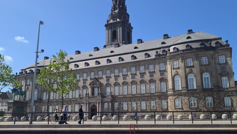 Edificio-Del-Parlamento-Danés,-Copenhague